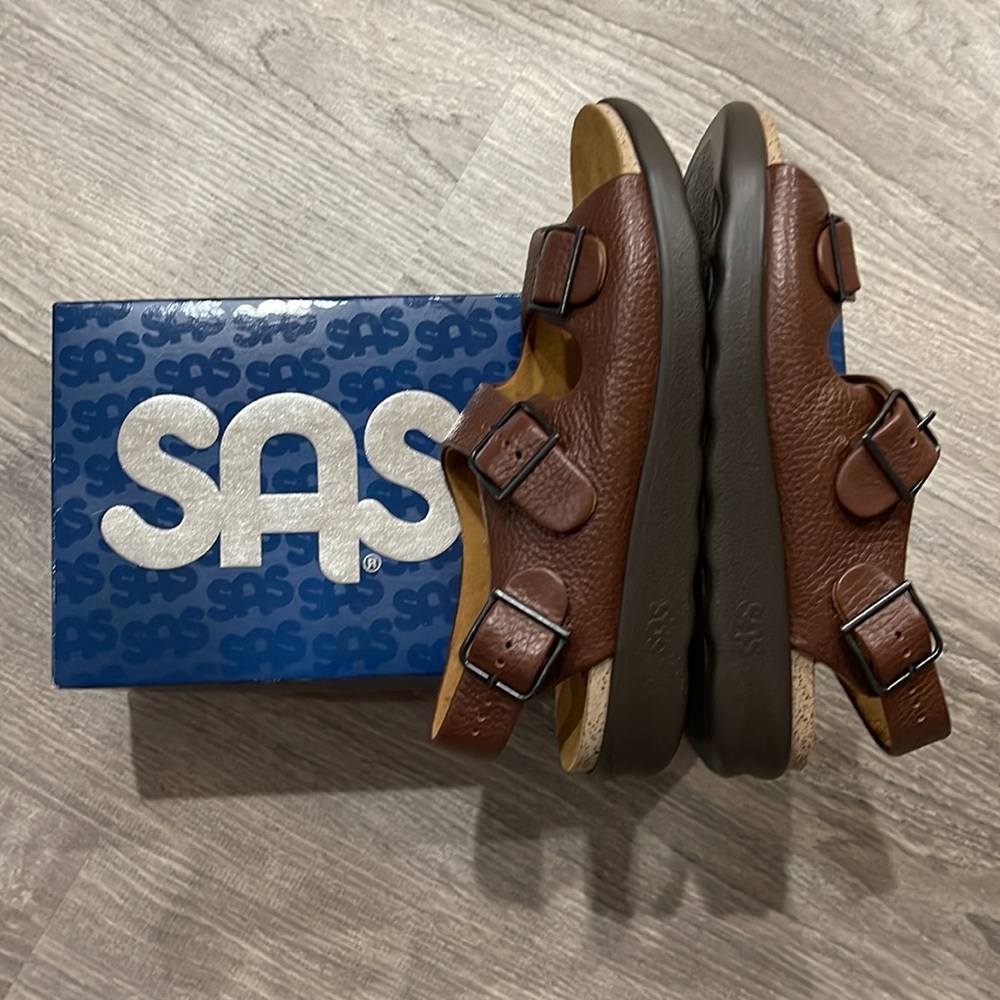 SAS women’s relaxed walking sandals